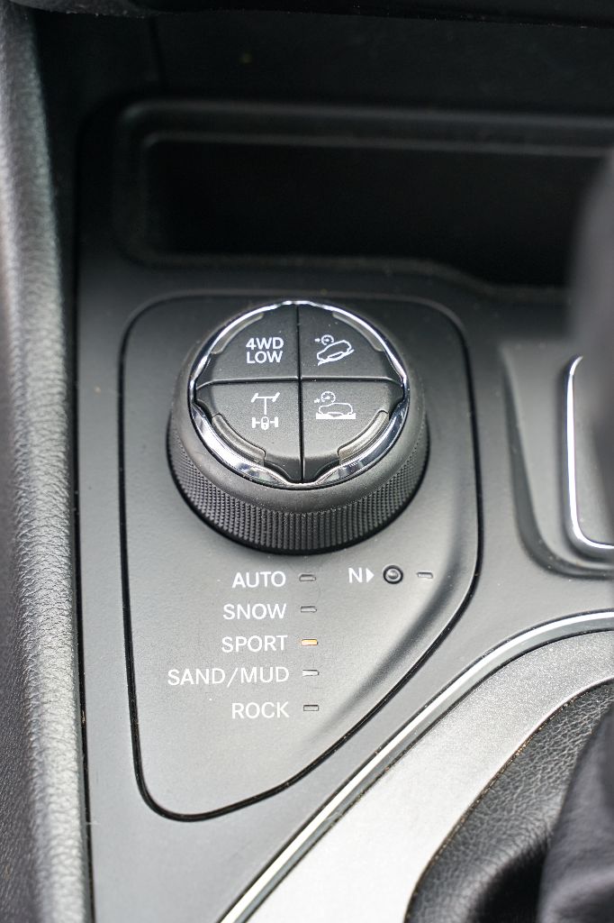 Jeep Cherokee photo 13