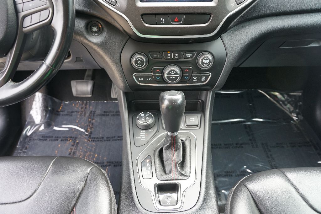 Jeep Cherokee photo 12