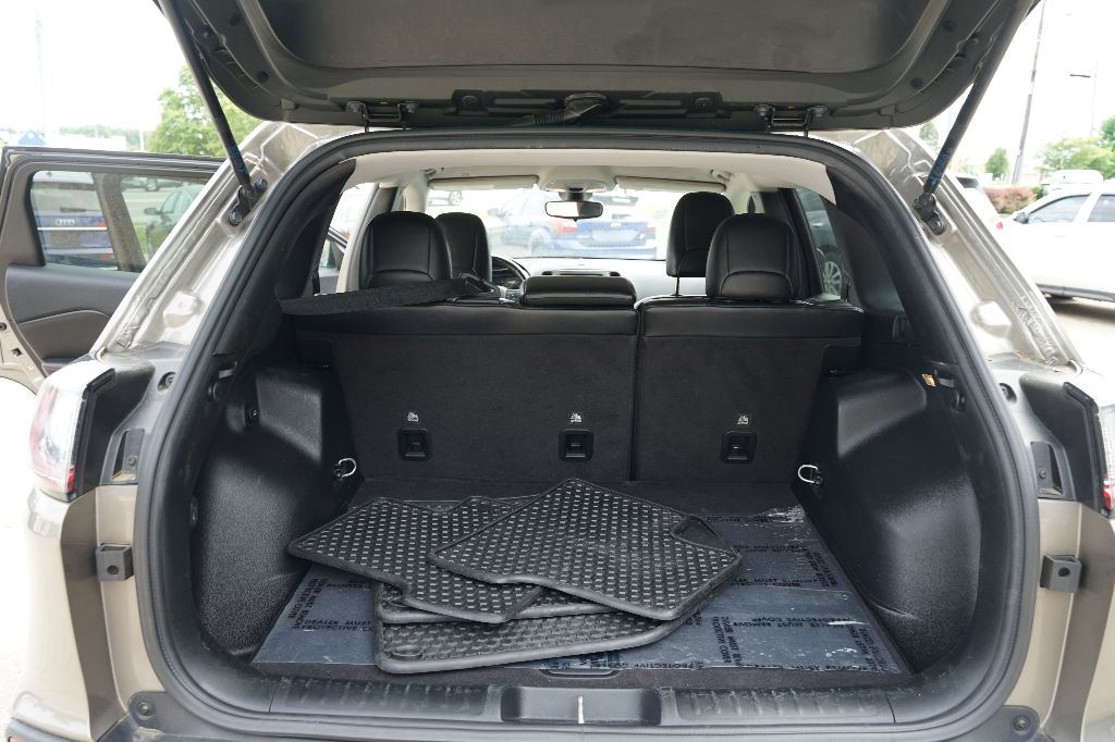 Jeep Cherokee photo 15