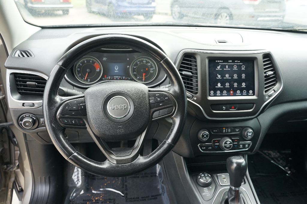 Jeep Cherokee photo 10