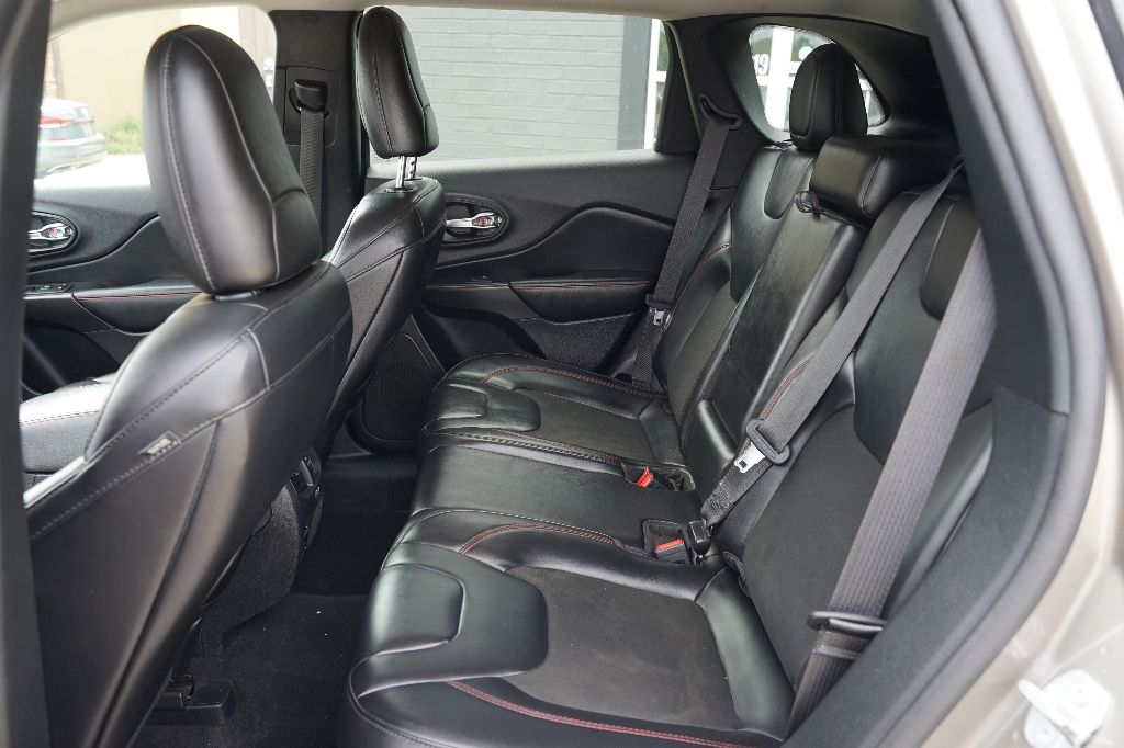 Jeep Cherokee photo 14