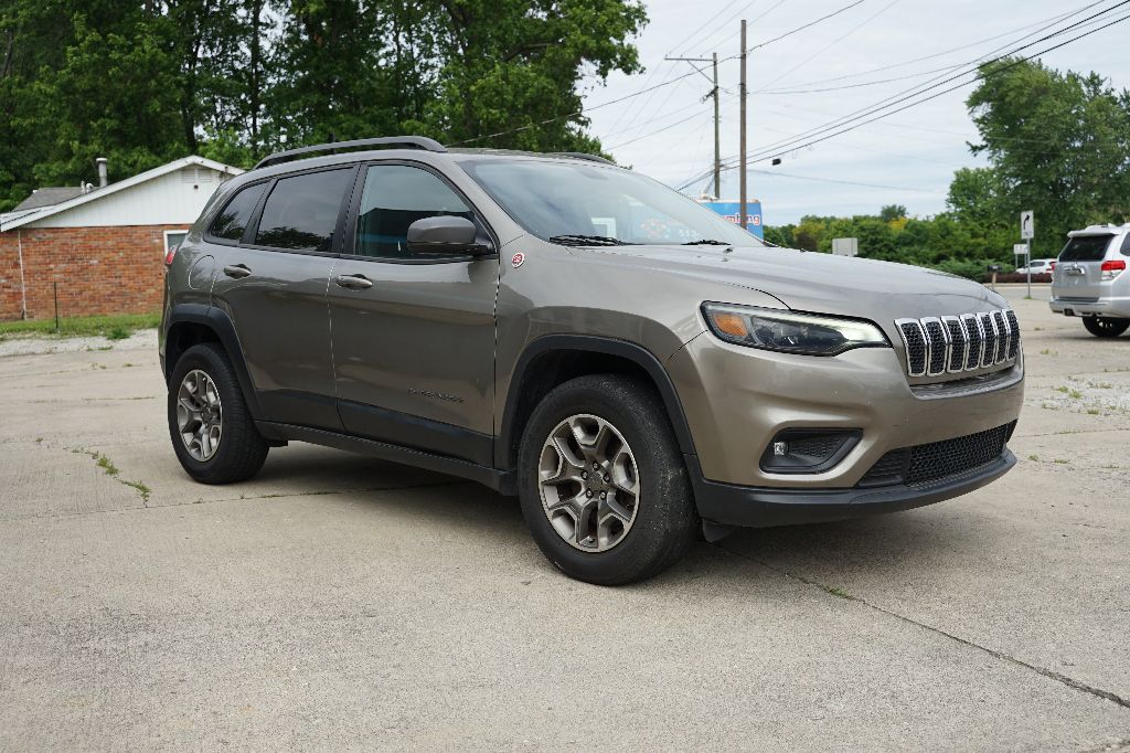 Jeep Cherokee photo 2
