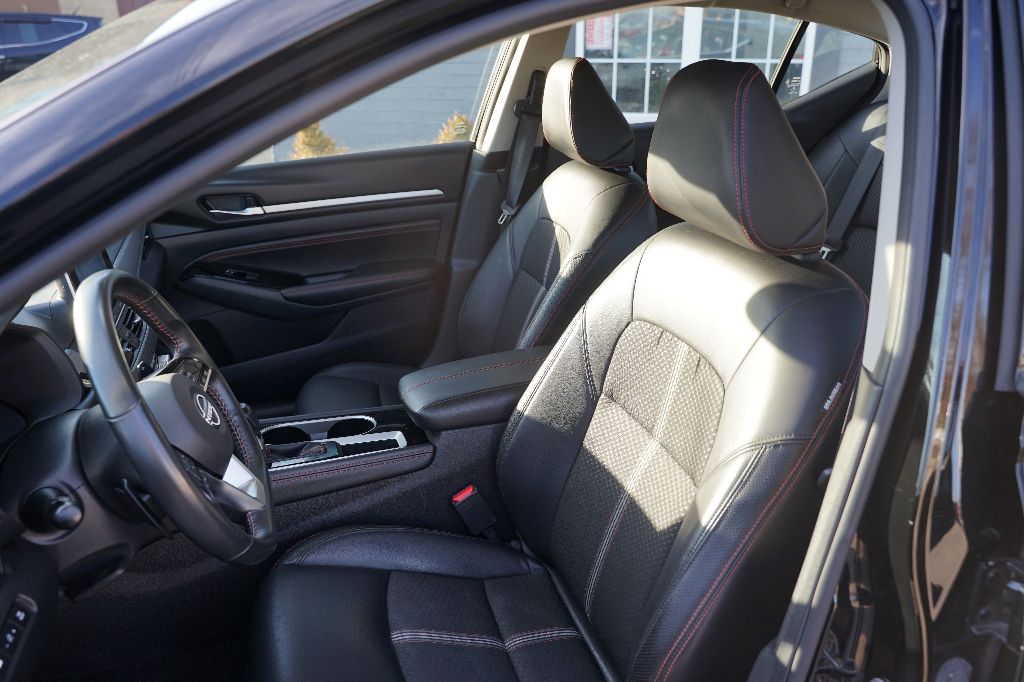Nissan Altima photo 8
