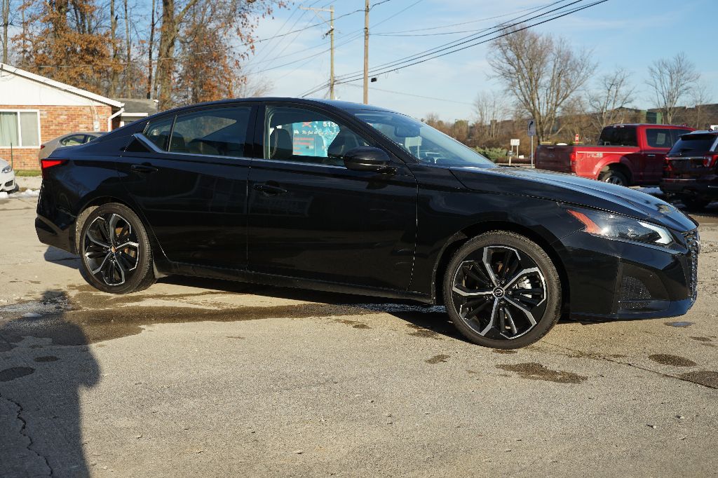 Nissan Altima photo 2