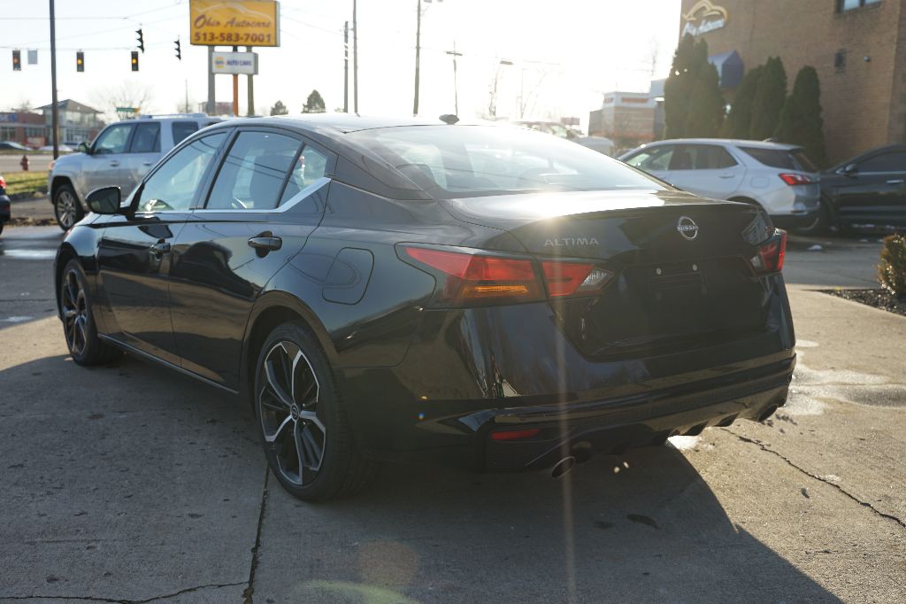 Nissan Altima photo 5