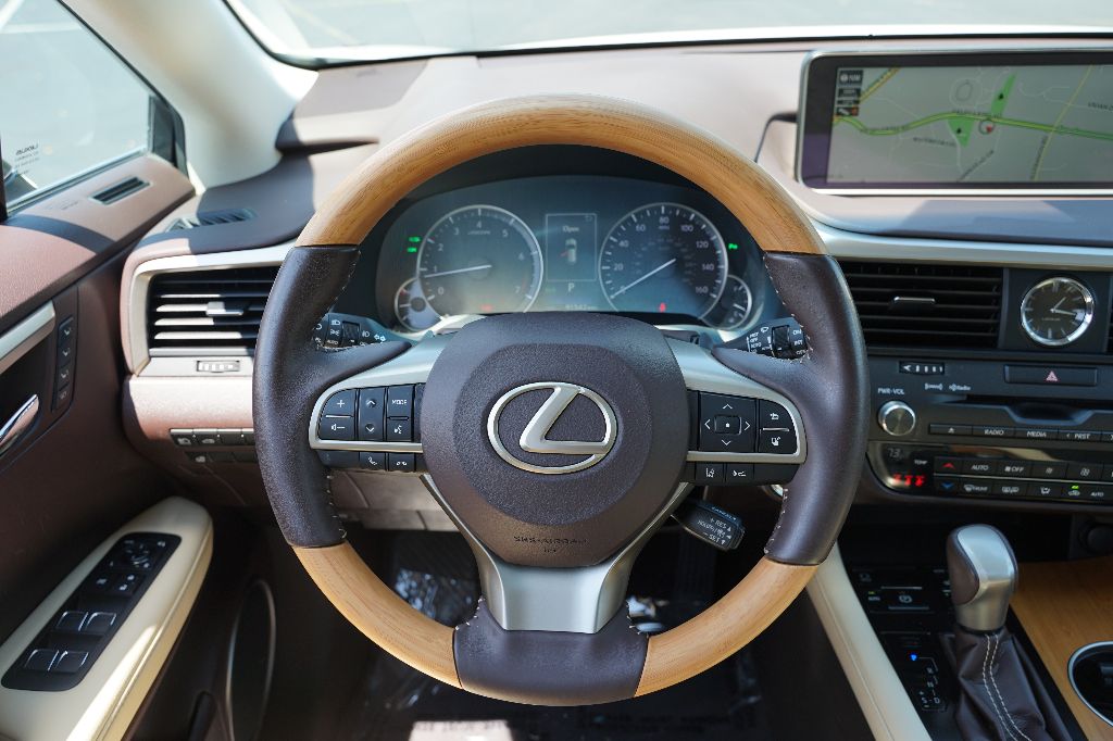 Lexus RX photo 9