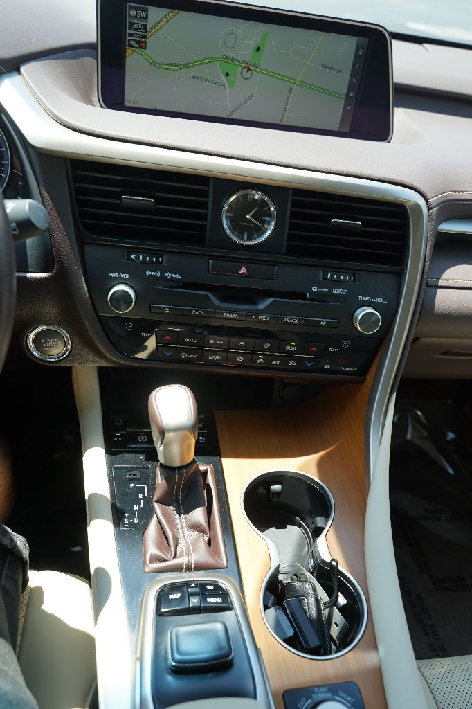Lexus RX photo 14