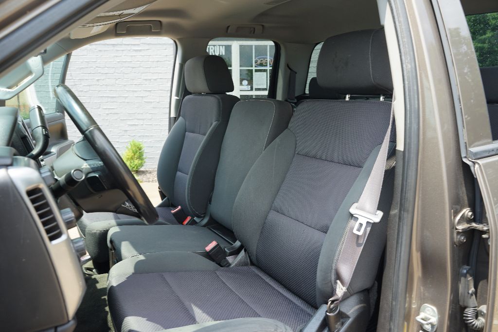 Chevrolet Silverado photo 13
