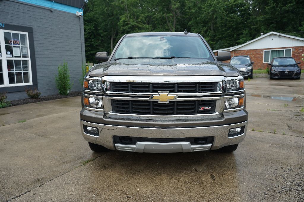 Chevrolet Silverado photo 2