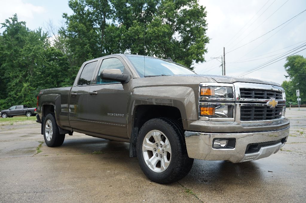Chevrolet Silverado photo 3