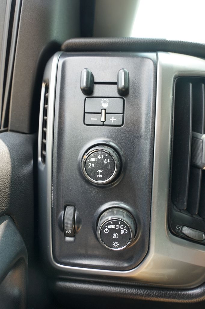 Chevrolet Silverado photo 17