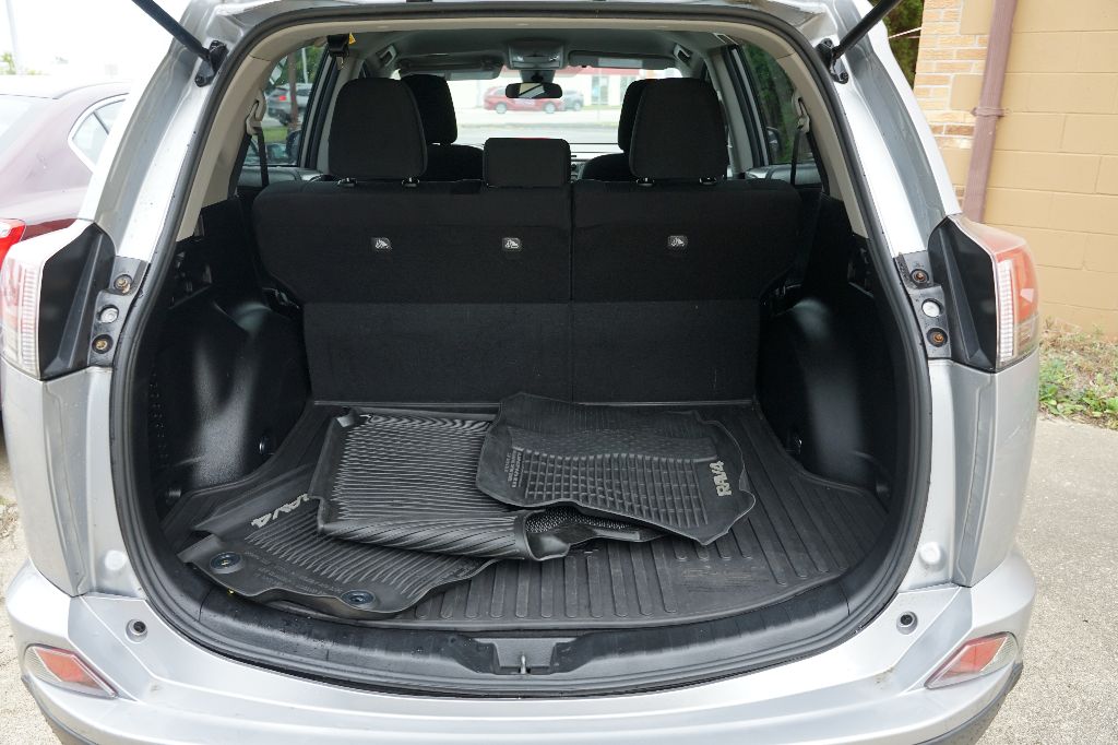 Toyota RAV4 photo 18