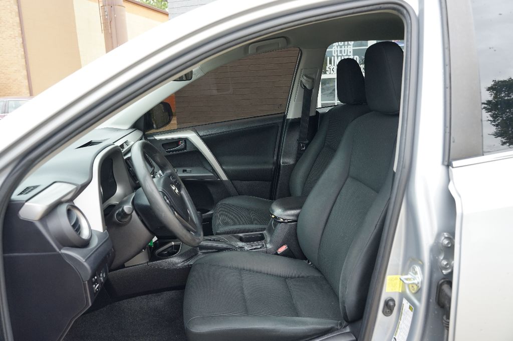 Toyota RAV4 photo 10