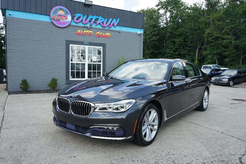 BMW 7 Series photo 2