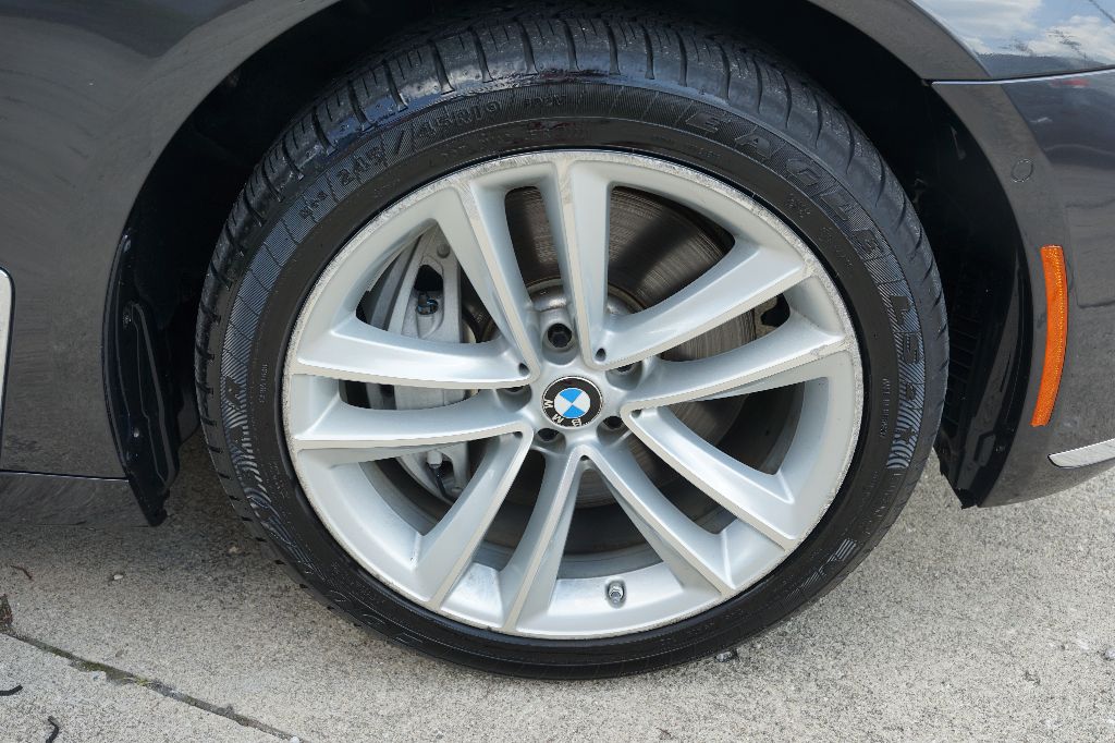 BMW 7 Series photo 13