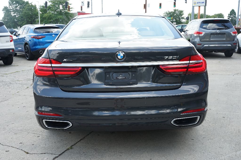 BMW 7 Series photo 8