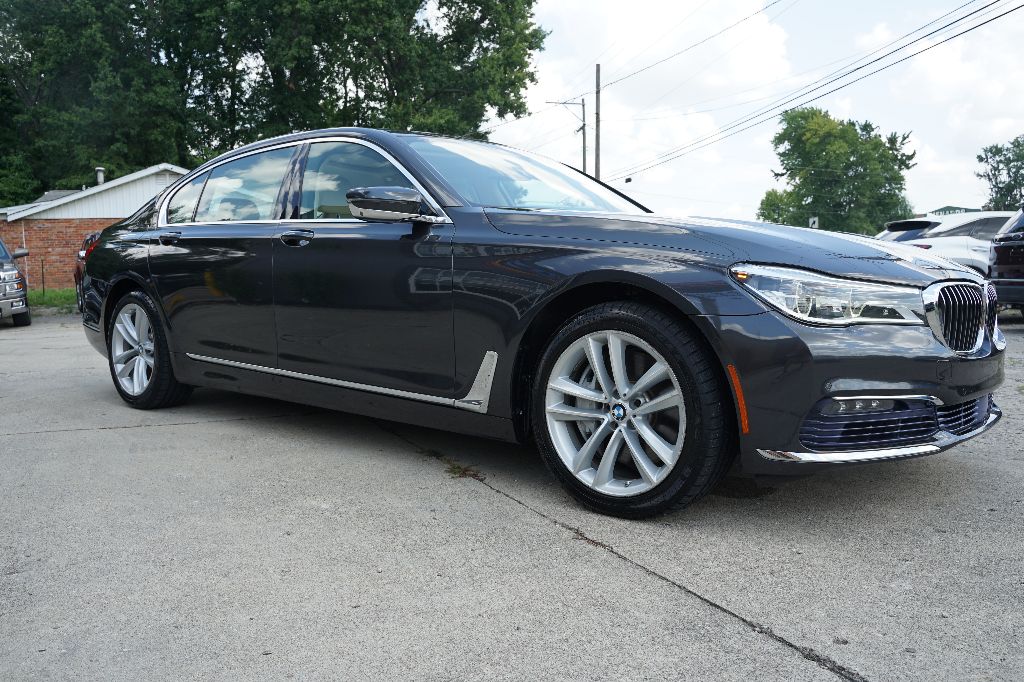 BMW 7 Series photo 4