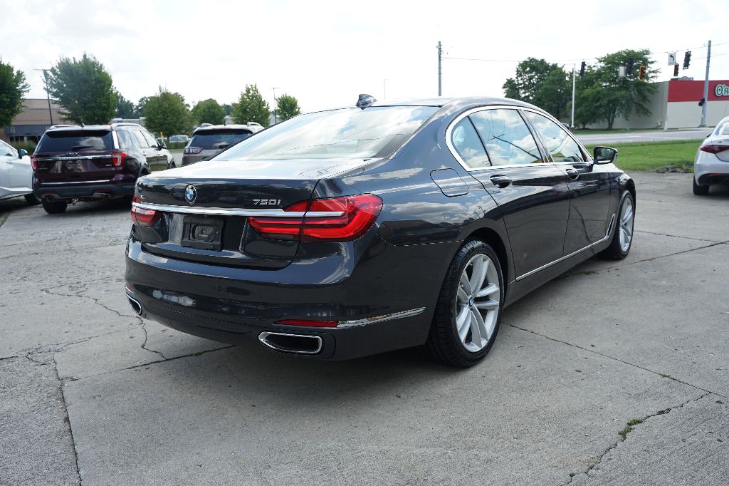 BMW 7 Series photo 6
