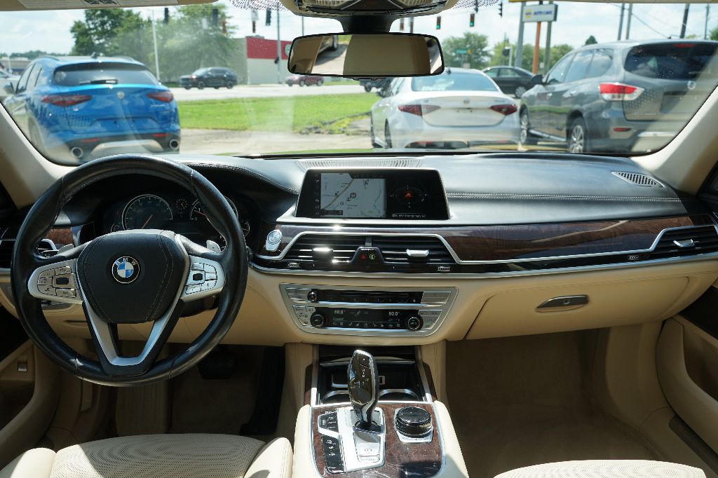 BMW 7 Series photo 20