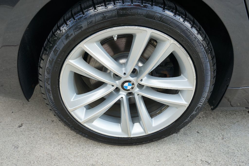 BMW 7 Series photo 12