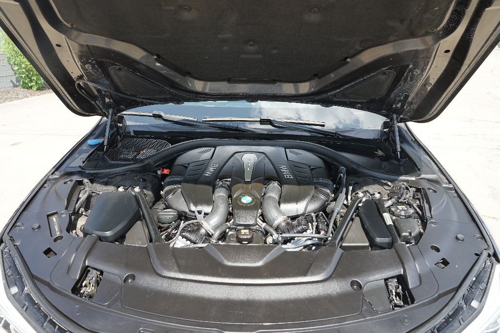 BMW 7 Series photo 23