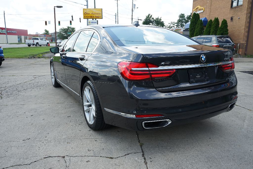 BMW 7 Series photo 7