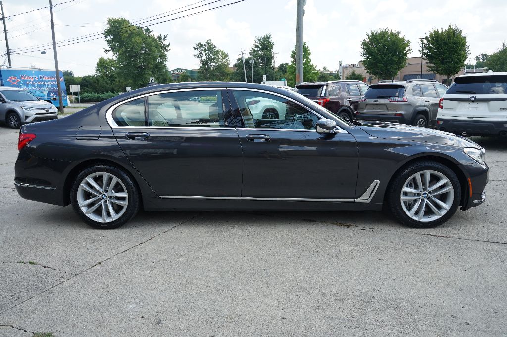BMW 7 Series photo 5