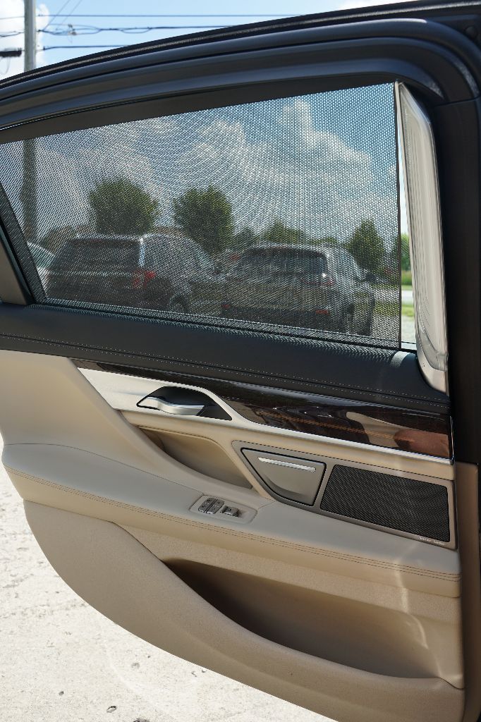 BMW 7 Series photo 22