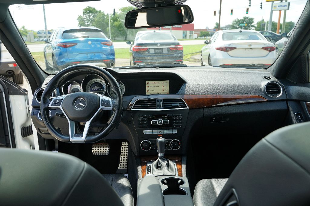 Mercedes-Benz C-Class photo 14