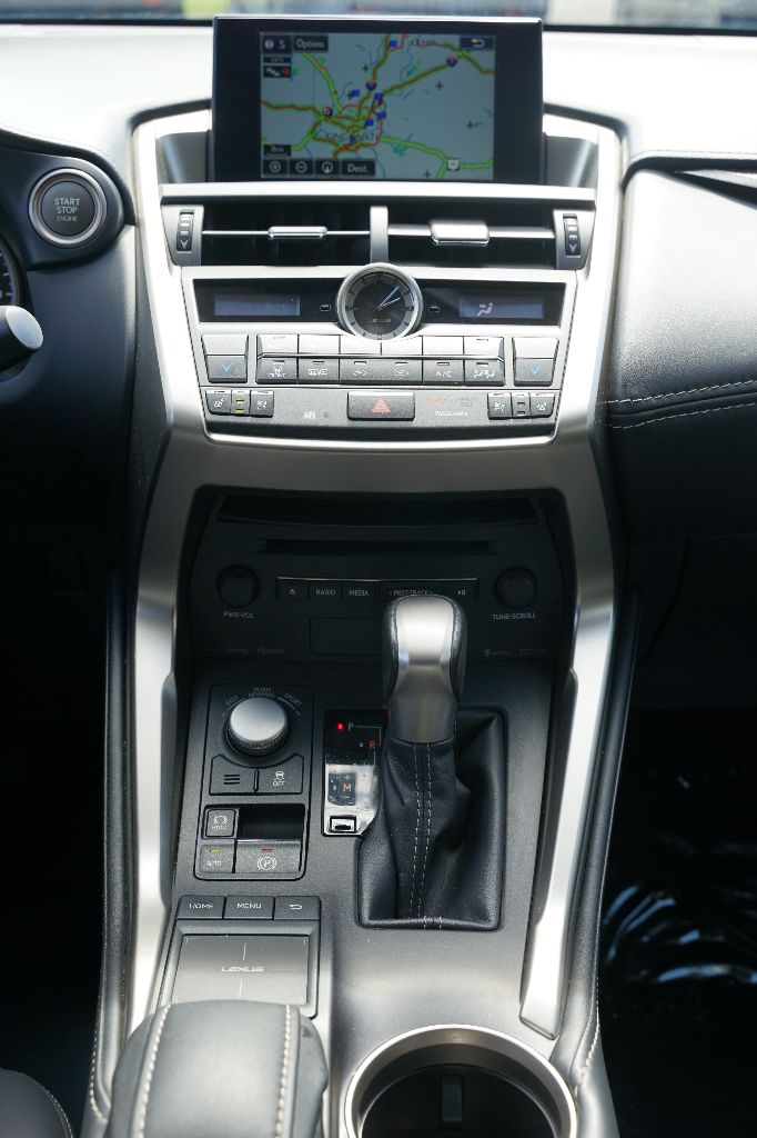 Lexus NX photo 16