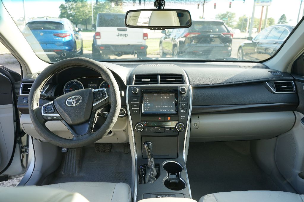 Toyota Camry photo 13