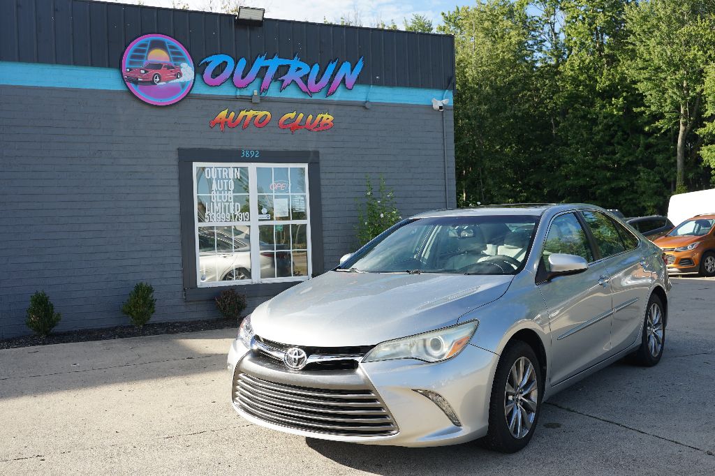 Toyota Camry photo 2