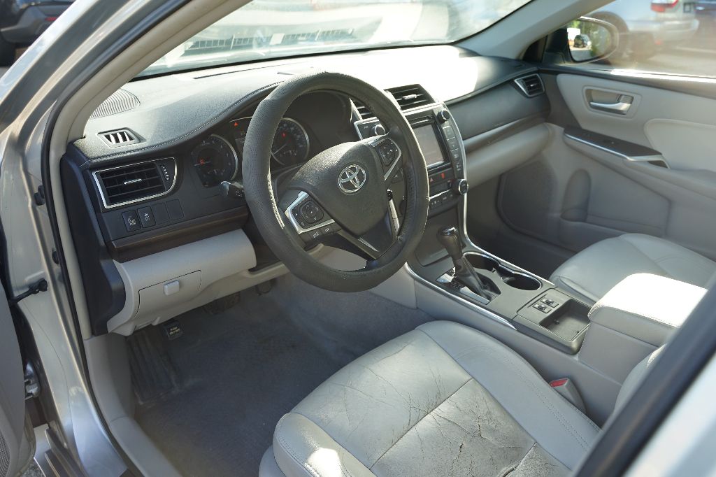 Toyota Camry photo 10