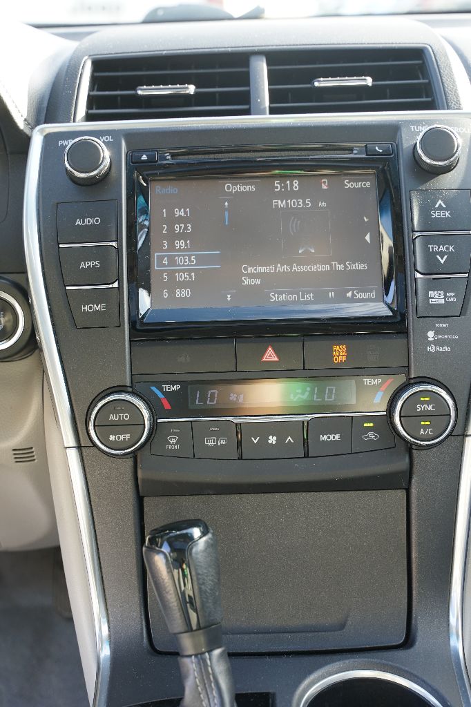 Toyota Camry photo 14
