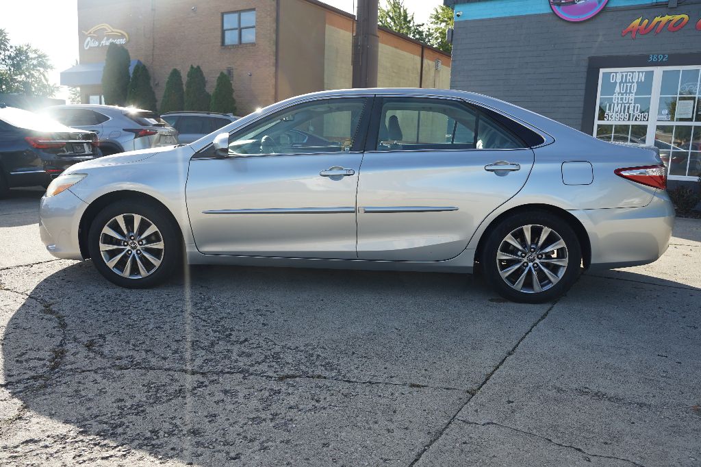 Toyota Camry photo 9